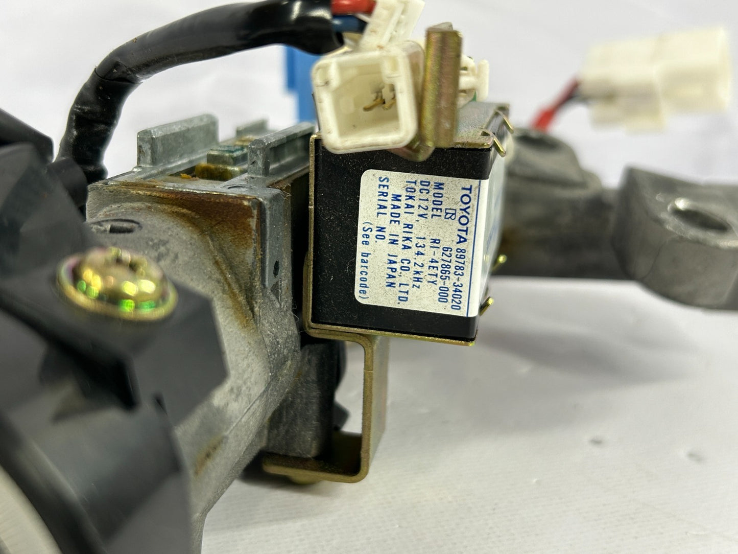 2001-2007 Toyota Sequoia Steering Column Ignition Switch & Key OEM 69057-34040