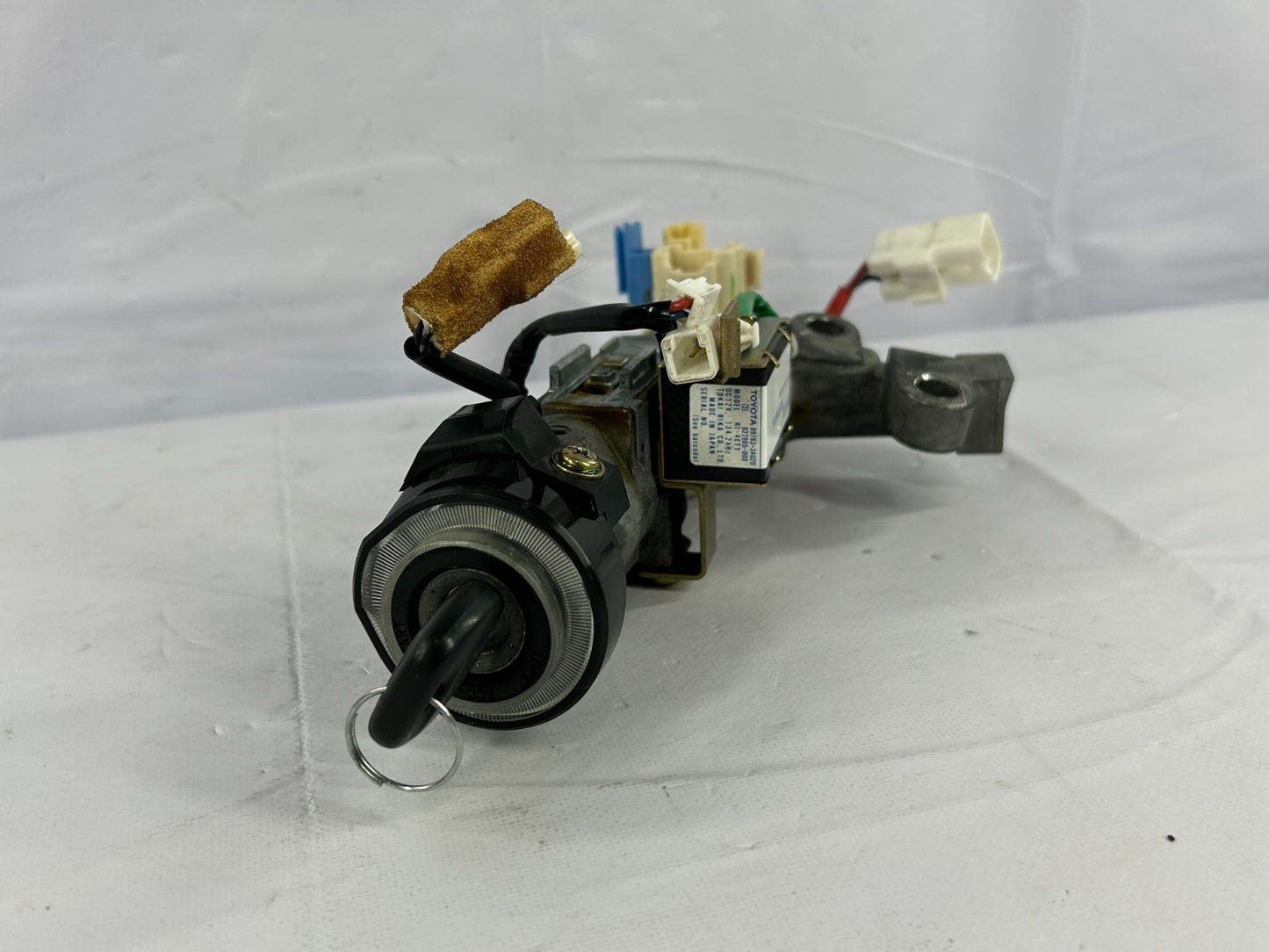 2001-2007 Toyota Sequoia Steering Column Ignition Switch & Key OEM 69057-34040
