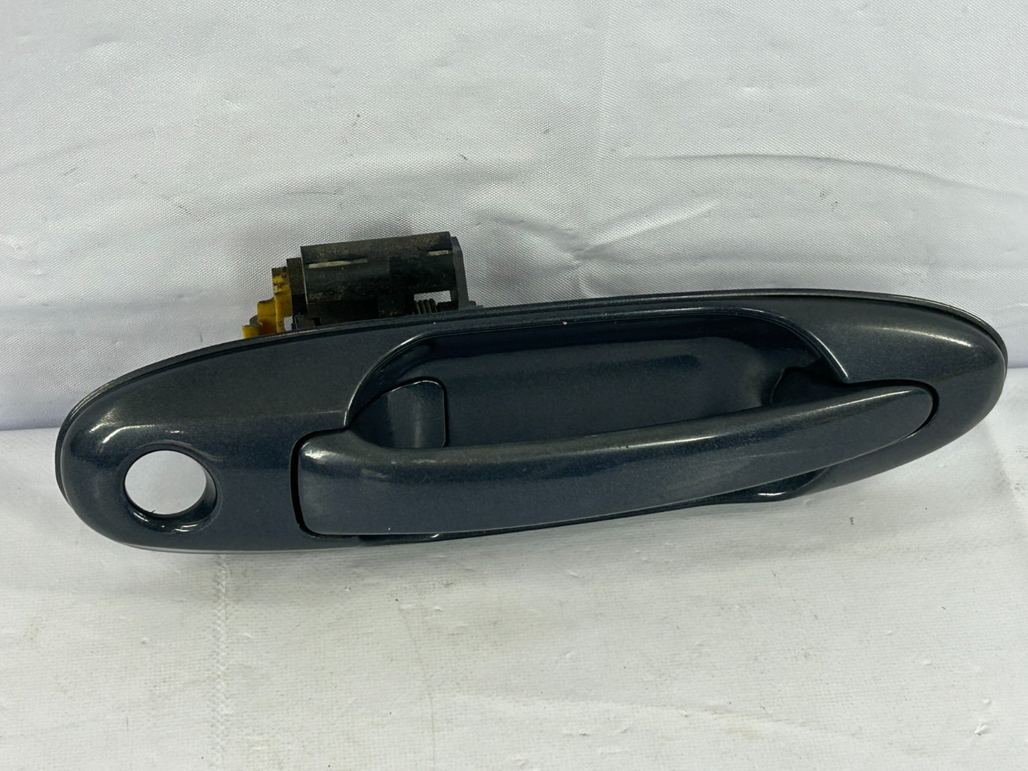 2004-2007 Toyota Sequoia Front Right Exterior Door Handle 69210-34050-J3 OEM