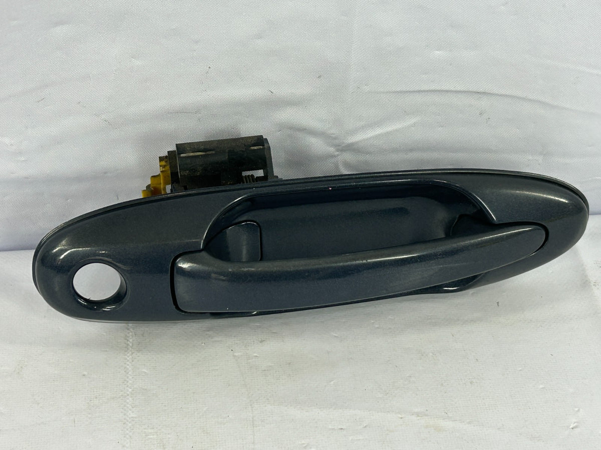 2004-2007 Toyota Sequoia Front Right Exterior Door Handle OEM 69210-34050-J3