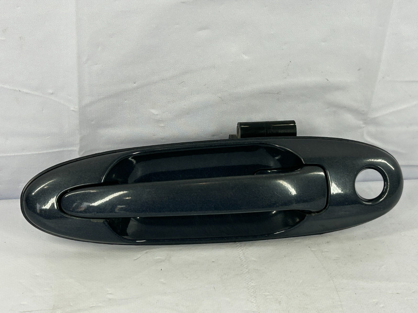 2004-2007 Toyota Sequoia Front Left Exterior Door Handle 69220-34050-J3 OEM