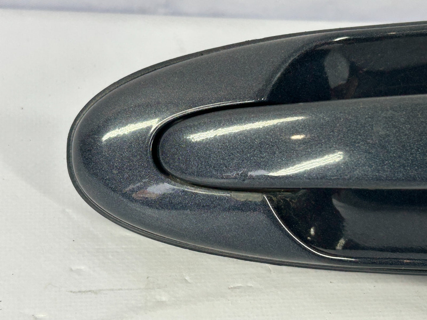 2004-2007 Toyota Sequoia Front Left Exterior Door Handle 69220-34050-J3 OEM