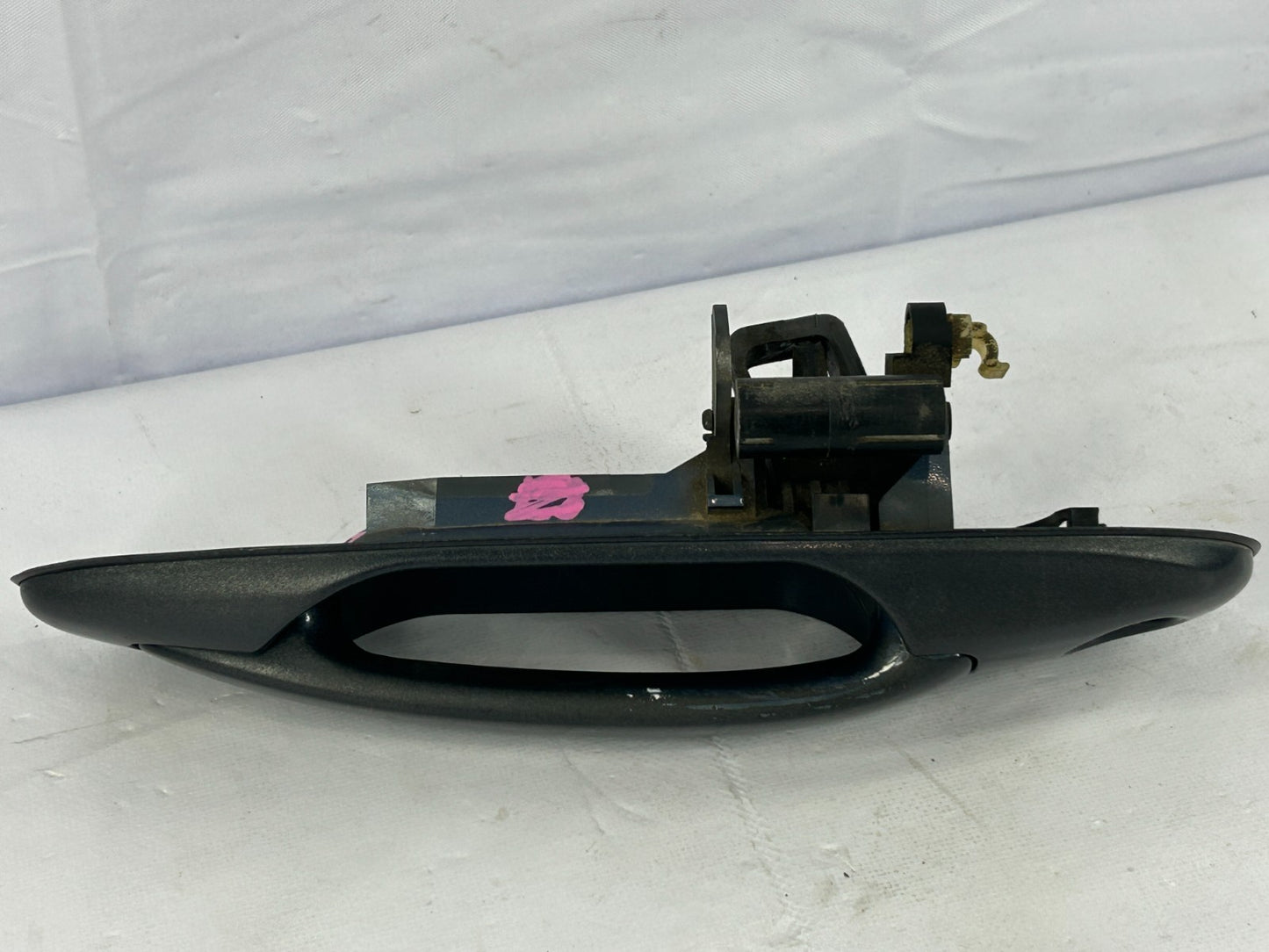 2004-2007 Toyota Sequoia Front Left Exterior Door Handle 69220-34050-J3 OEM