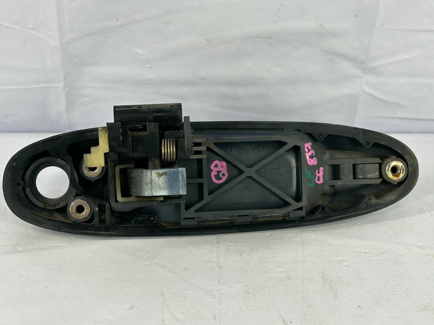 2004-2007 Toyota Sequoia Front Left Exterior Door Handle 69220-34050-J3 OEM