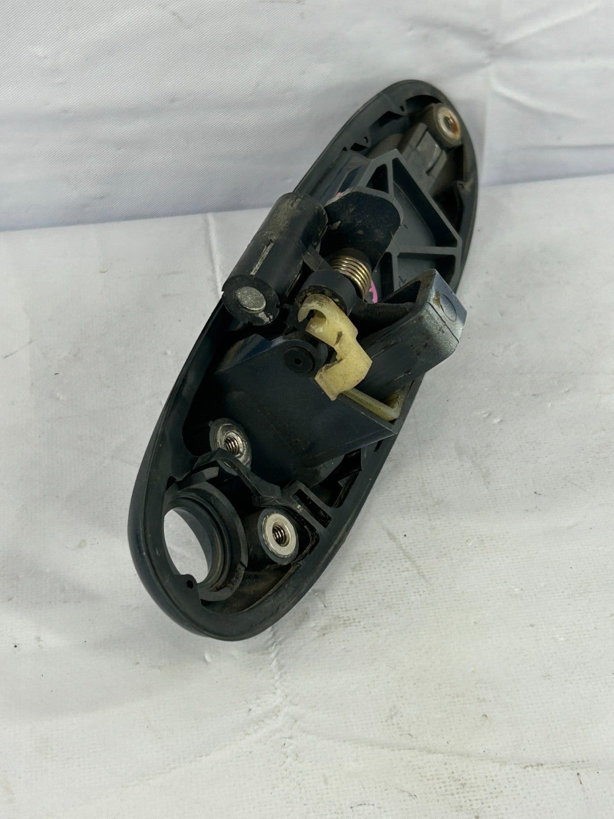 2004-2007 Toyota Sequoia Front Left Exterior Door Handle 69220-34050-J3 OEM