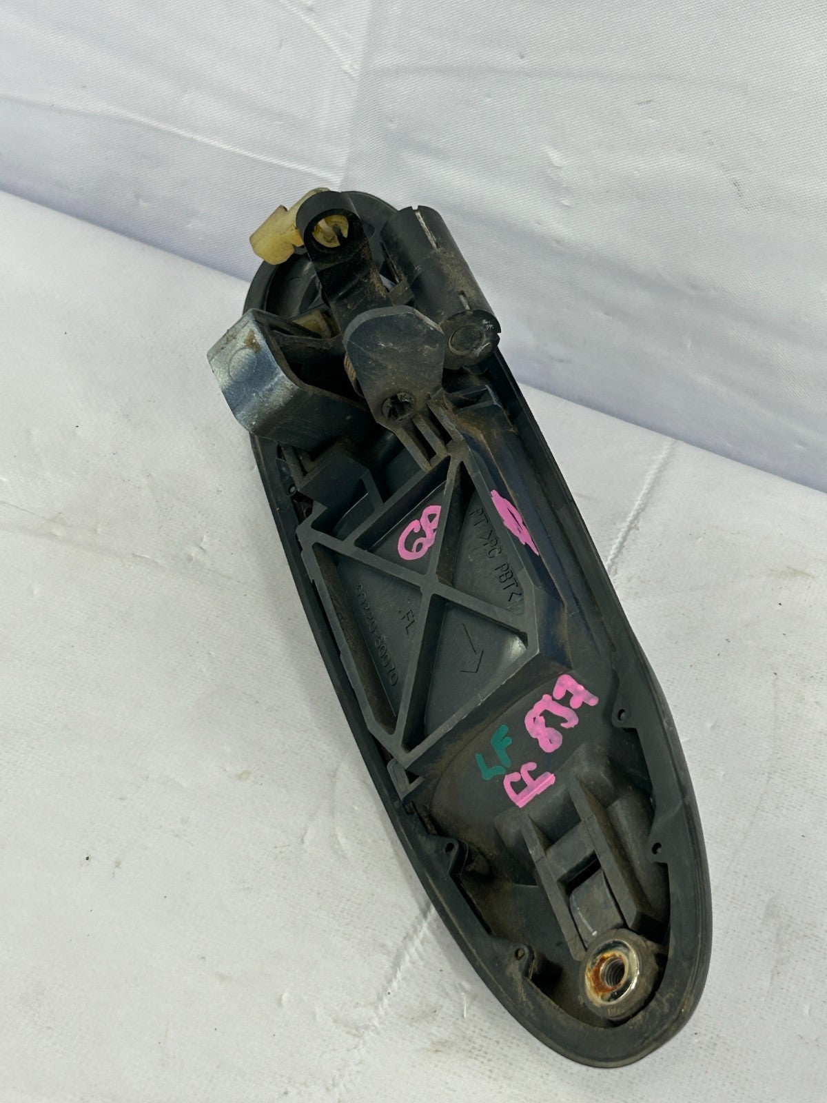 2004-2007 Toyota Sequoia Front Left Exterior Door Handle 69220-34050-J3 OEM