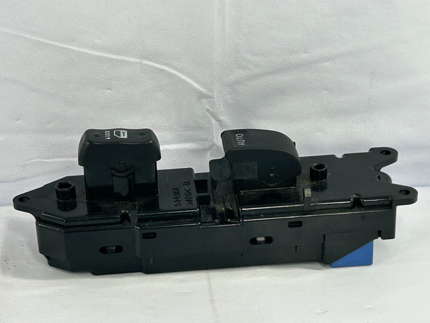 2005-2007 Toyota Sequoia Right Front Window Control Switch OEM 84030-0C031