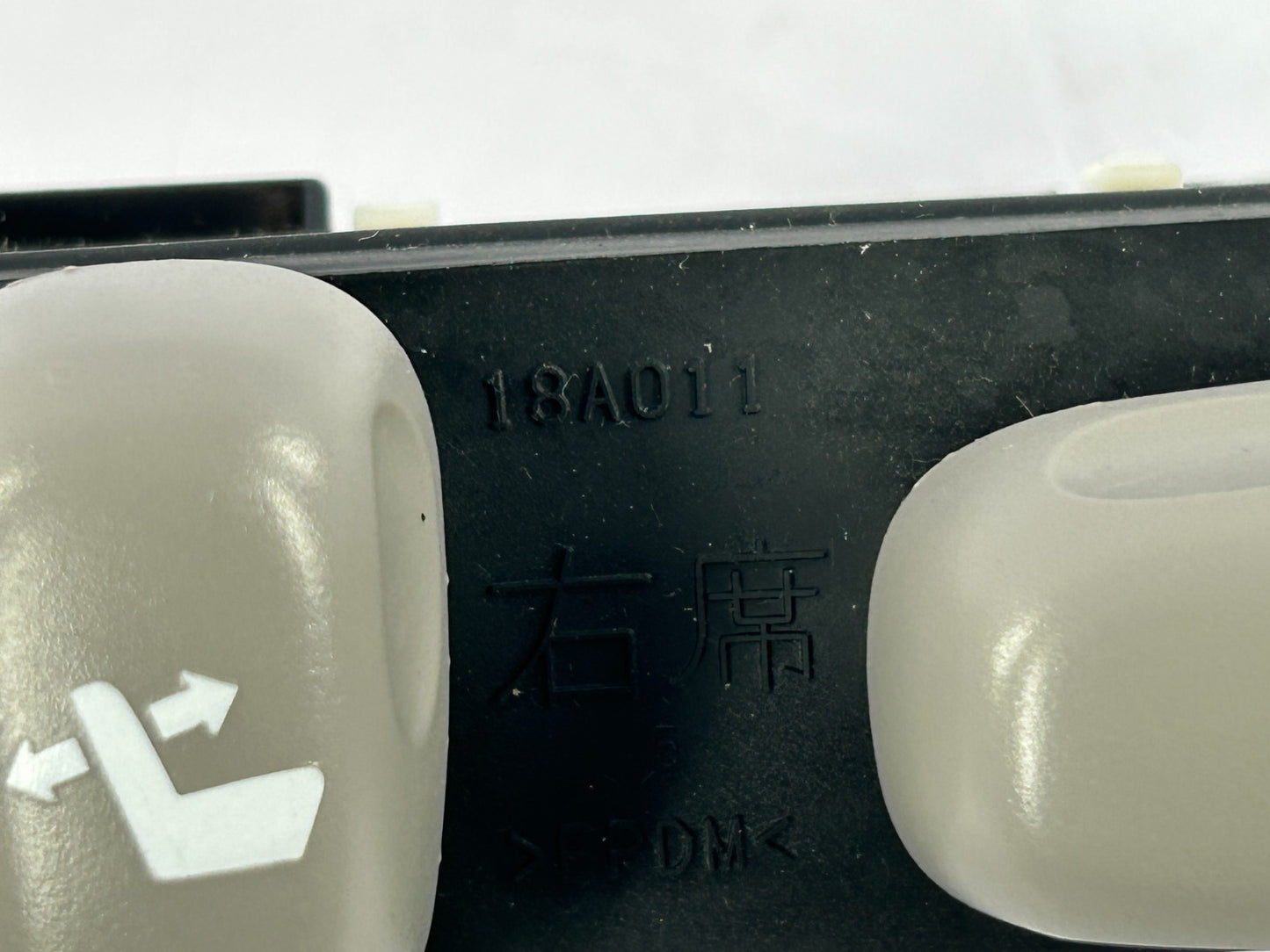 04-07 Toyota Sequoia Front Right Passenger Side Power Seat Switch 84922-60130
