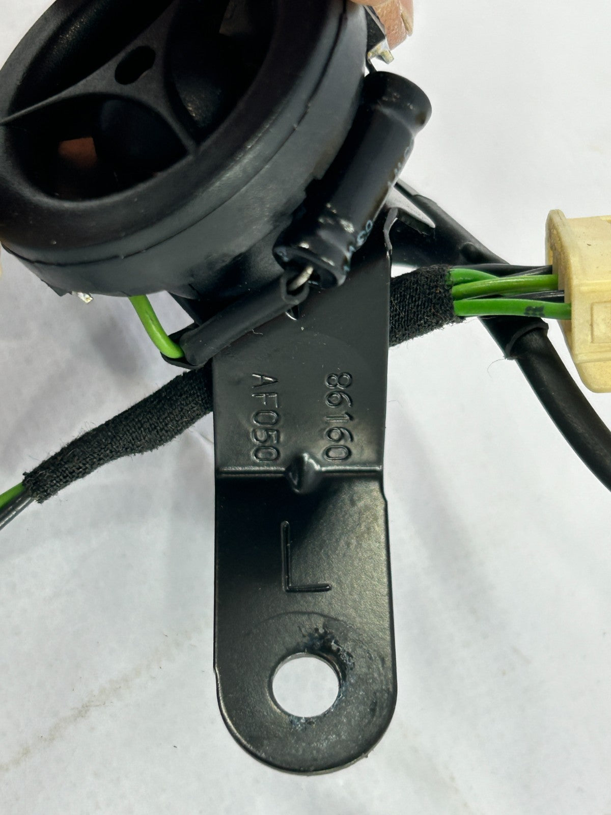 2001-2007 Toyota Sequoia Front Left Side Door Speaker Tweeter OEM 86160-AF050