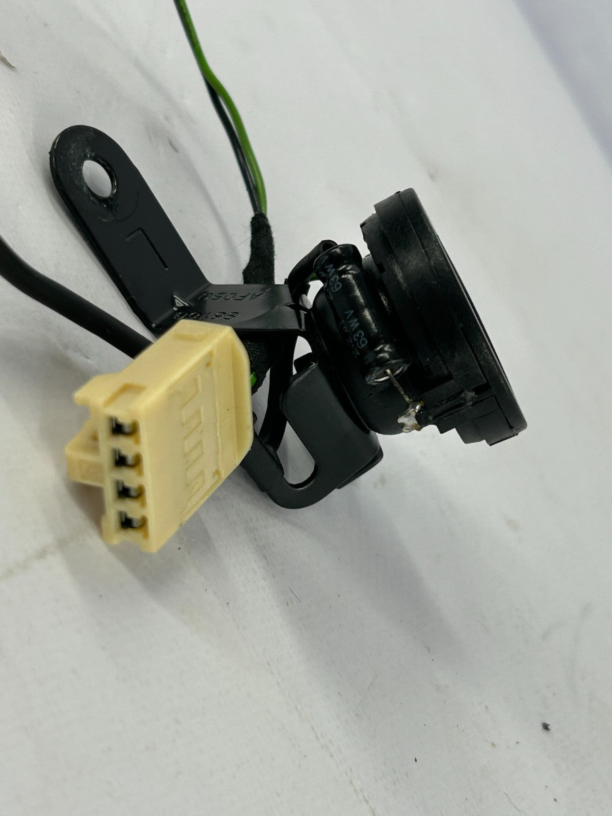 2001-2007 Toyota Sequoia Front Left Side Door Speaker Tweeter OEM 86160-AF050