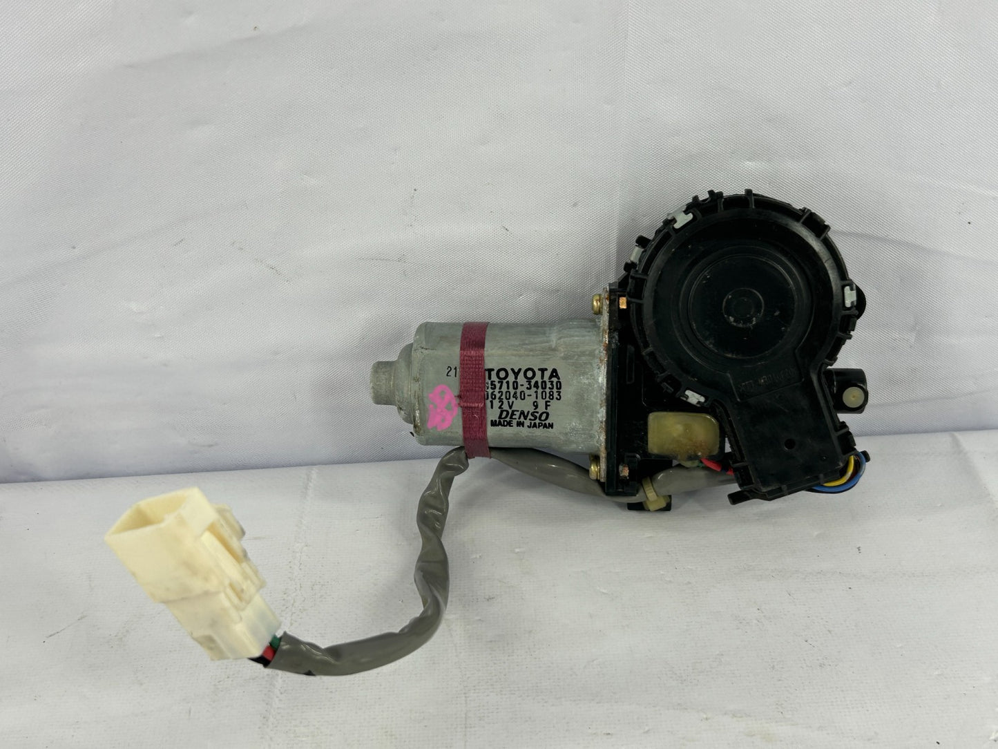01-07 Toyota Sequoia Front Right Power Window Regulator Motor OEM 85710-34030