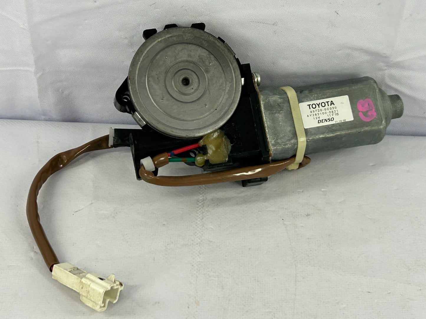 2001-2007 Toyota Sequoia Rear Right Power Window Regulator Motor OEM 85720-0C020