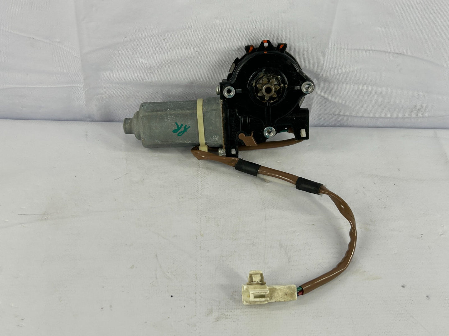 2001-2007 Toyota Sequoia Rear Right Power Window Regulator Motor OEM 85720-0C020