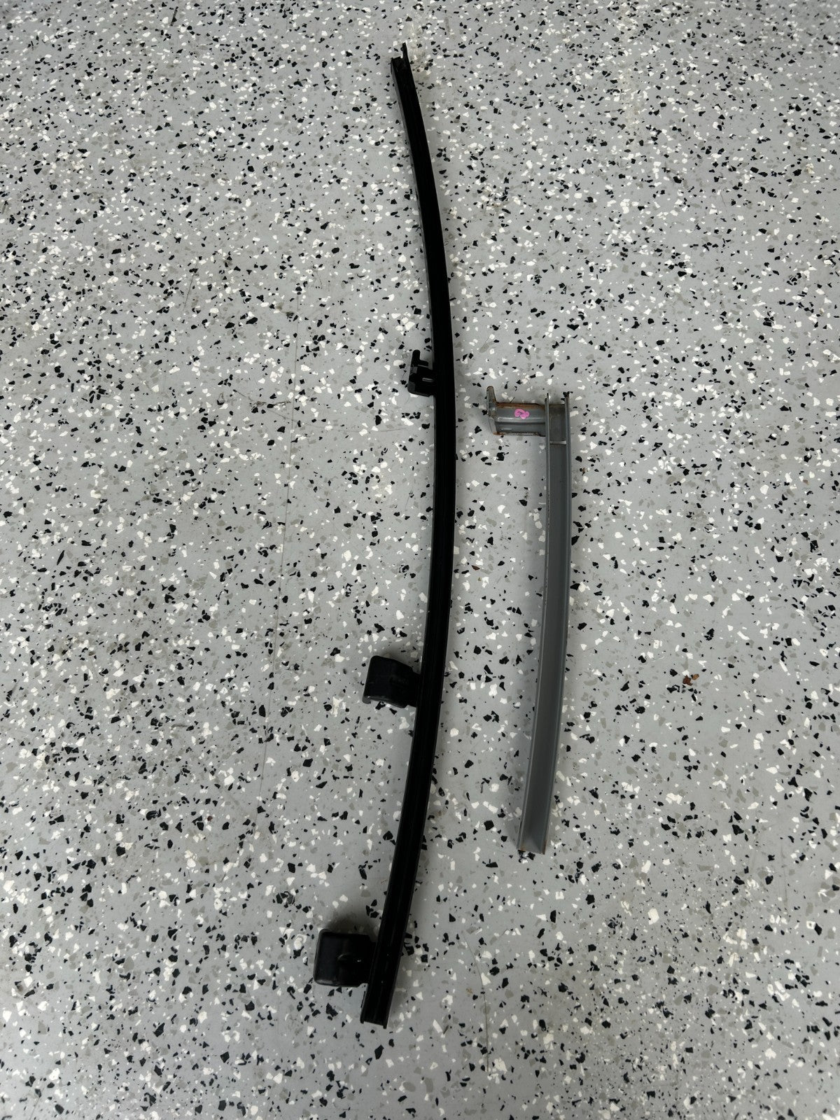 2014-2018 Subaru Forester Front Right Passenger Side Window Guide OEM 61240SG101
