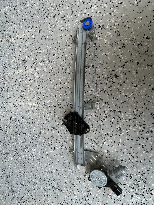 14-18 Subaru Forester Front Right Window Regulator & Motor Assy OEM 61041SG022