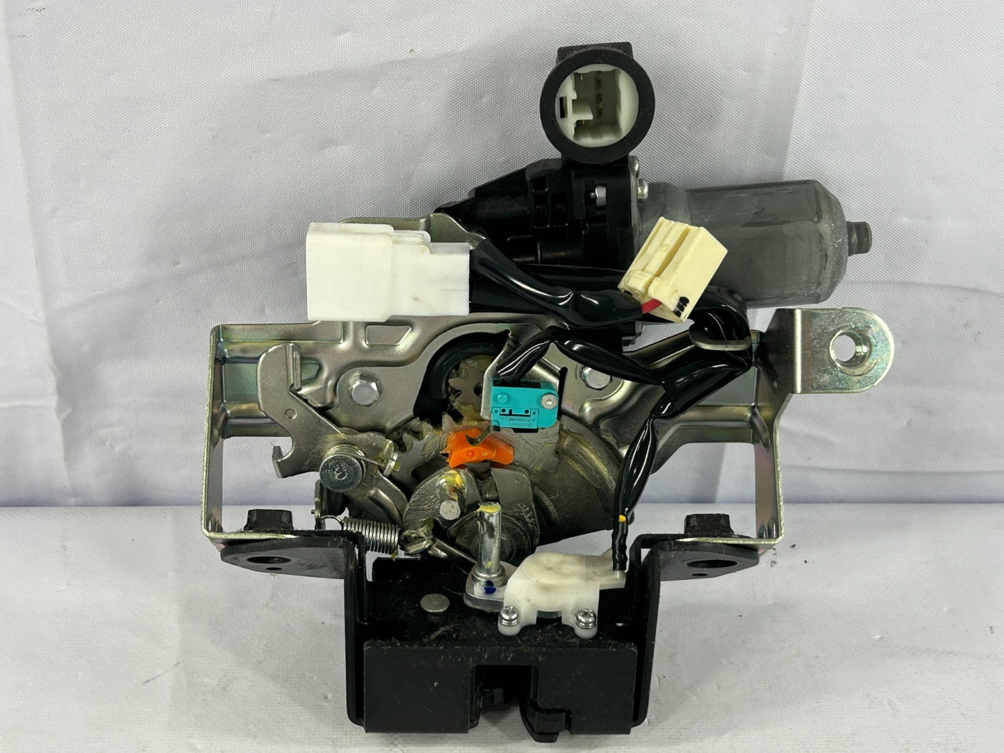 14-16 Subaru Forester Liftgate Tailgate Trunk Lock Latch Motor OEM 63032SG001