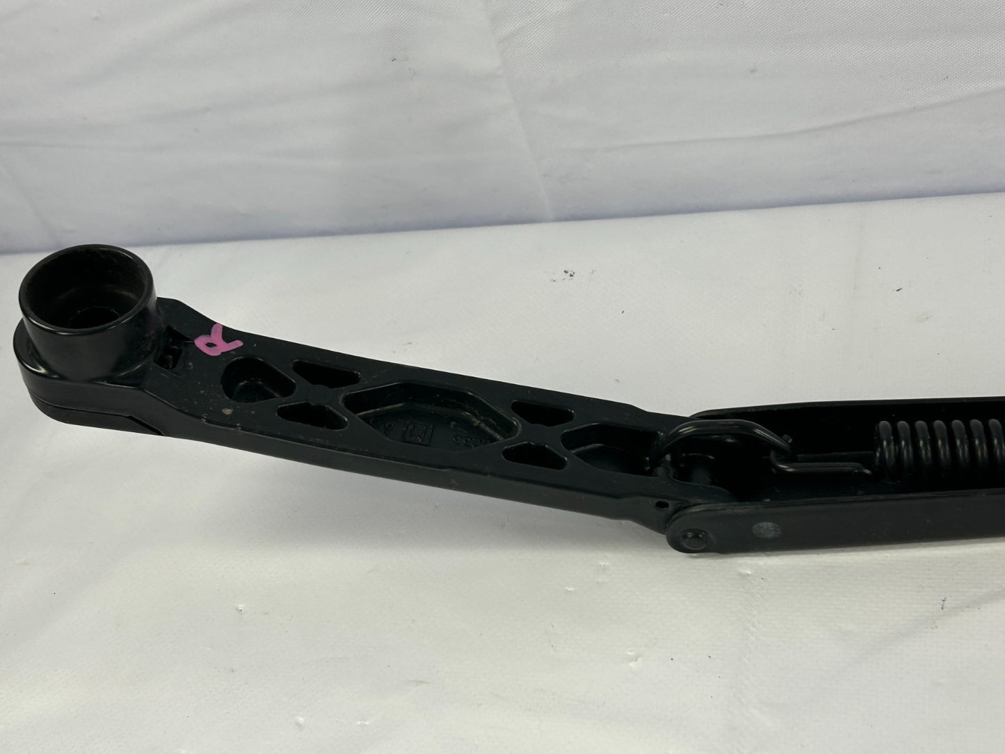 2014-2018 Subaru Forester Front Right Windshield Wiper Arm Assy OEM 86532SG160