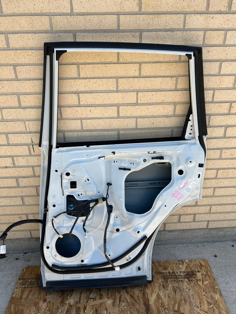 2014-2018 Subaru Forester Right Rear Door Shell White Satin Pearl 37J