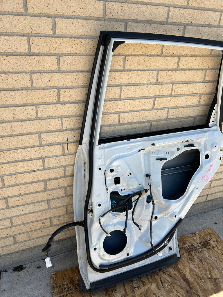 2014-2018 Subaru Forester Right Rear Door Shell White Satin Pearl 37J