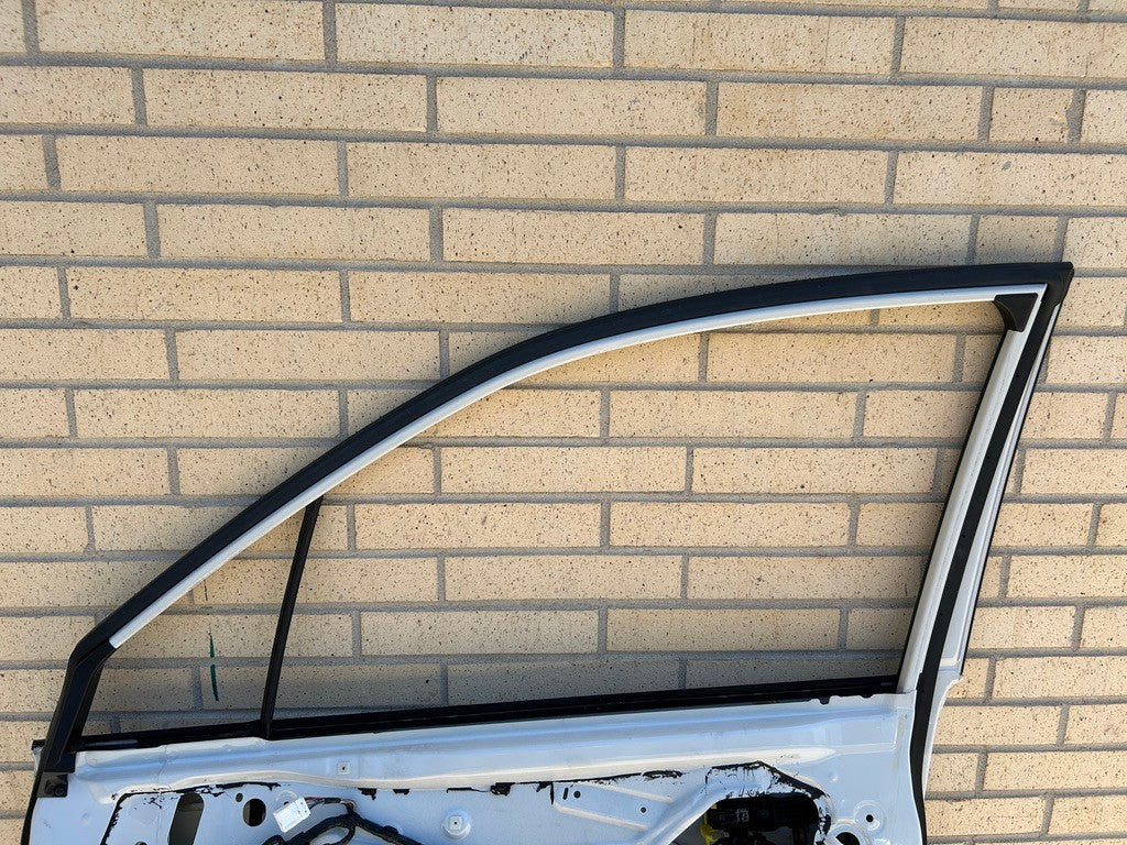 2014-2018 Subaru Forester Right Front Door Shell White Satin Pearl 37J