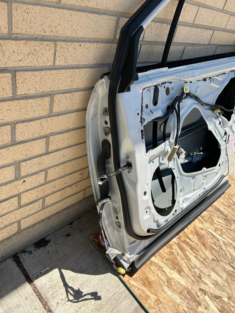 2014-2018 Subaru Forester Right Front Door Shell White Satin Pearl 37J