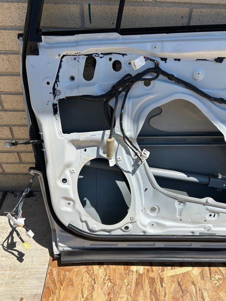 2014-2018 Subaru Forester Right Front Door Shell White Satin Pearl 37J