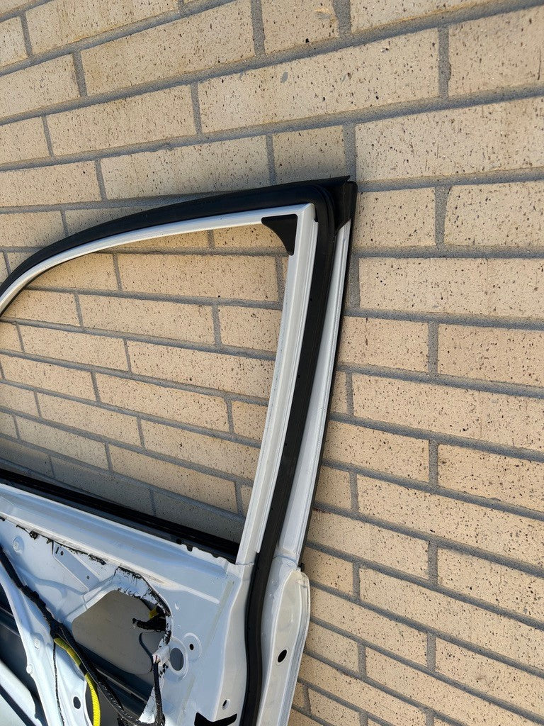 2014-2018 Subaru Forester Right Front Door Shell White Satin Pearl 37J