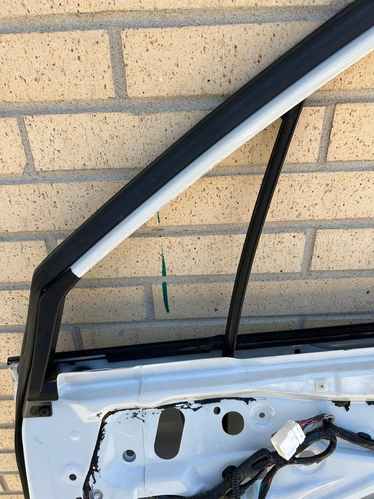2014-2018 Subaru Forester Right Front Door Shell White Satin Pearl 37J