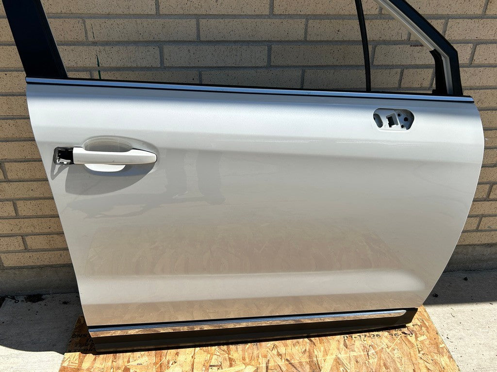 2014-2018 Subaru Forester Right Front Door Shell White Satin Pearl 37J