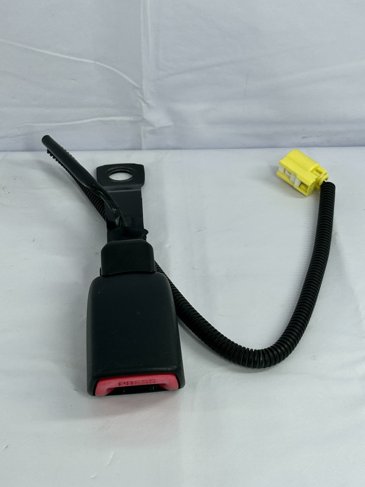 2014-2018 Subaru Forester Front Right Seat Belt Receiver Buckle OEM 64631SG000VH