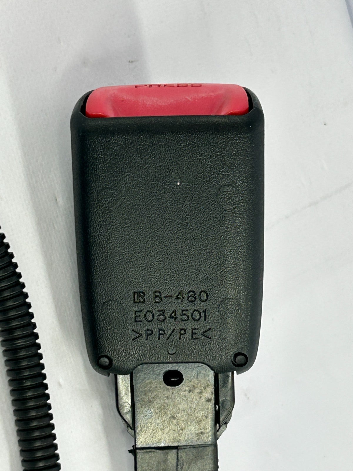 2014-2018 Subaru Forester Front Right Seat Belt Receiver Buckle OEM 64631SG000VH