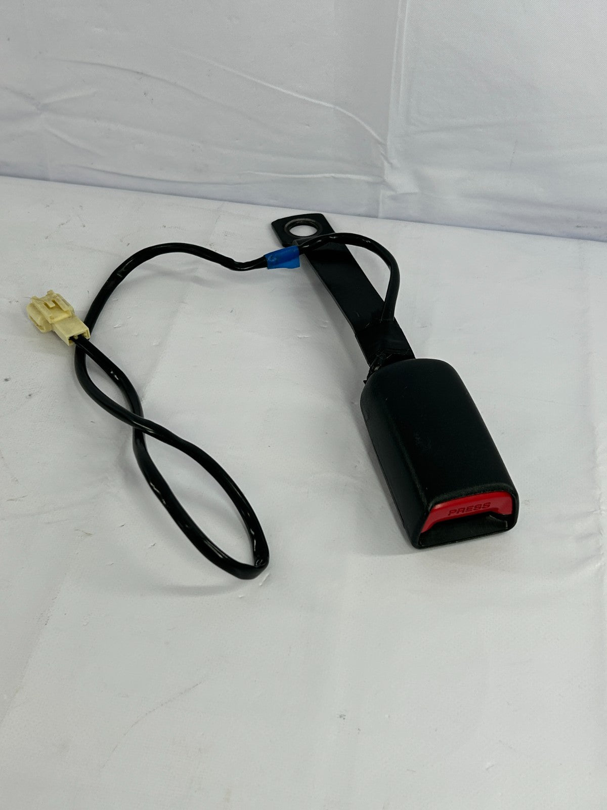 2014-2018 Subaru Forester Front Left Seat Belt Receiver OEM 64631SG010VH