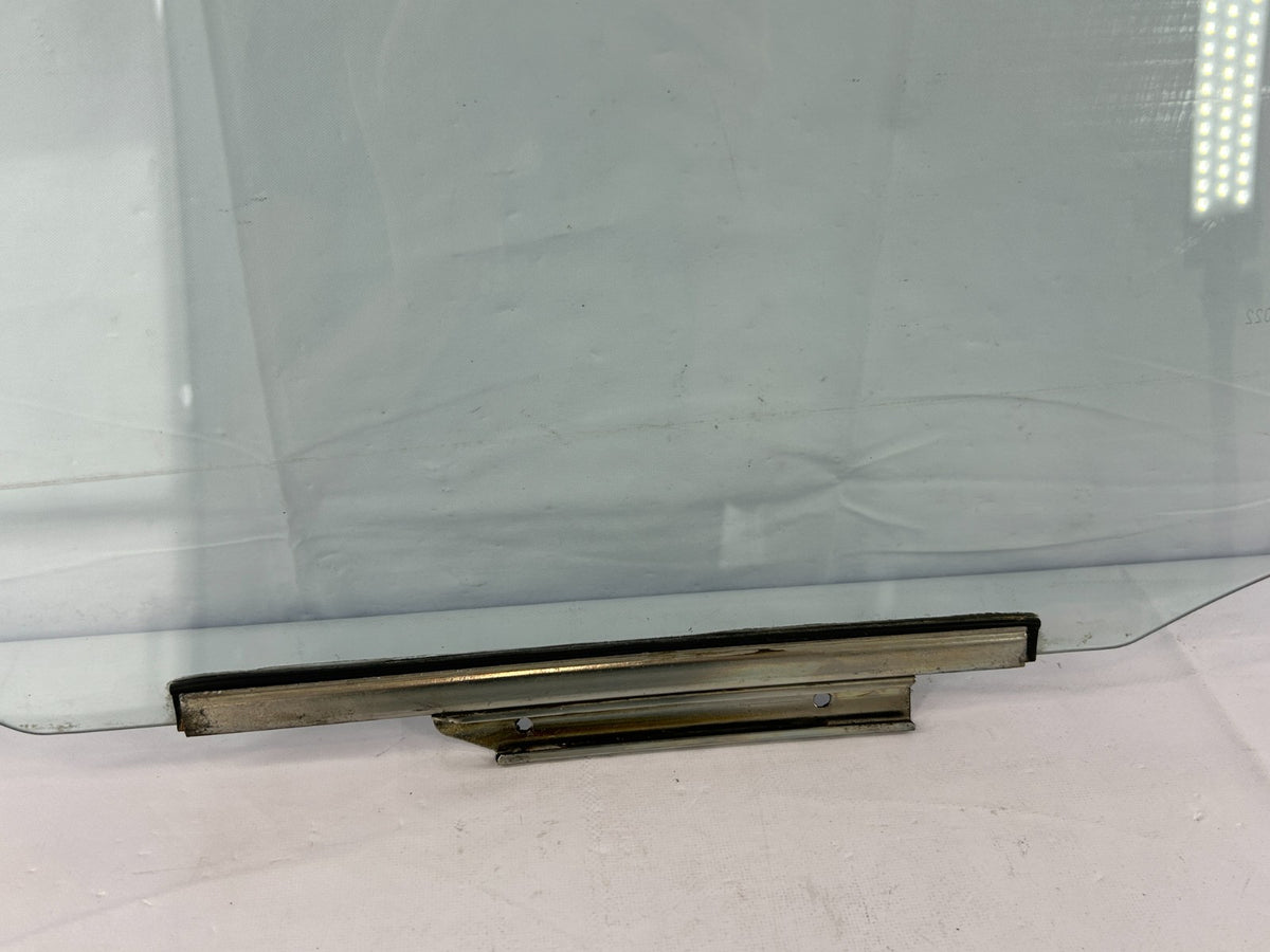 2003-2005 Toyota Matrix Rear Right Side Door Window Glass OEM 68103-02150