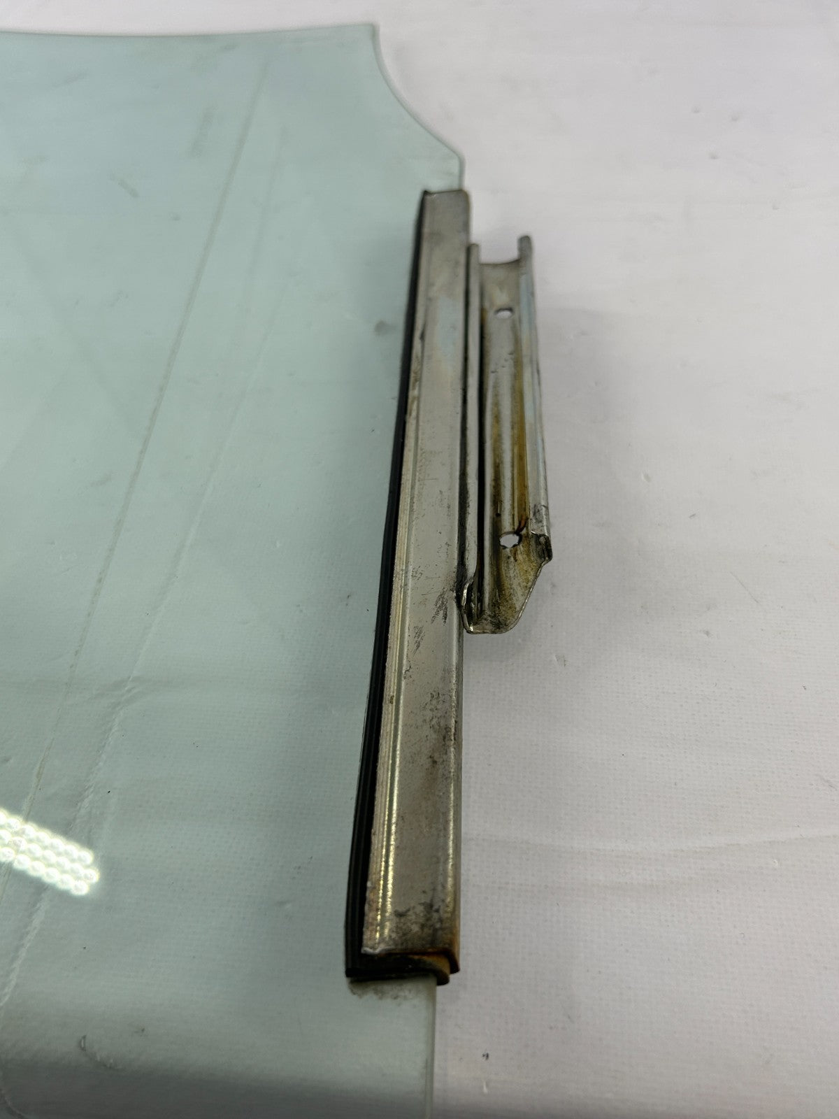 2003-2005 Toyota Matrix Rear Right Side Door Window Glass OEM 68103-02150