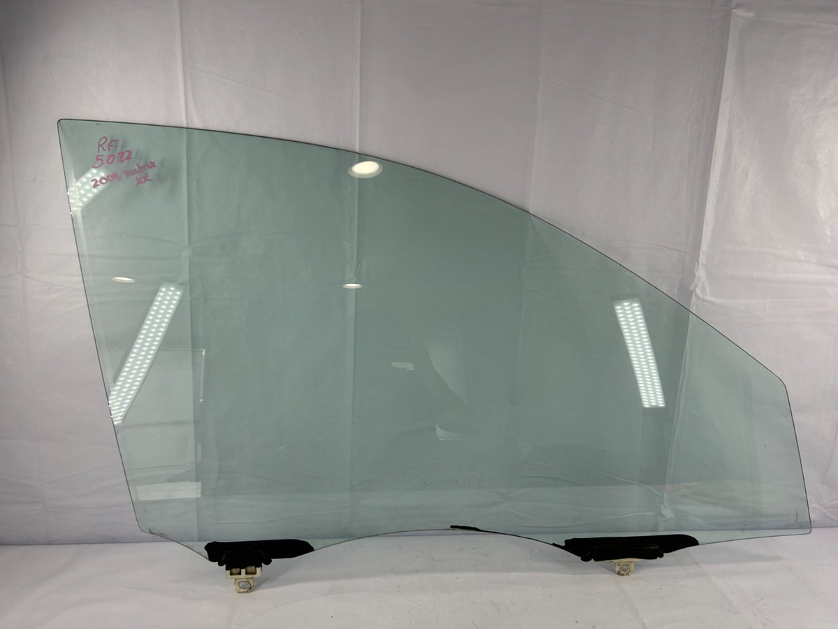 2003-2005 Toyota Matrix Front Passenger Side Door Window Glass OEM 68101-02170