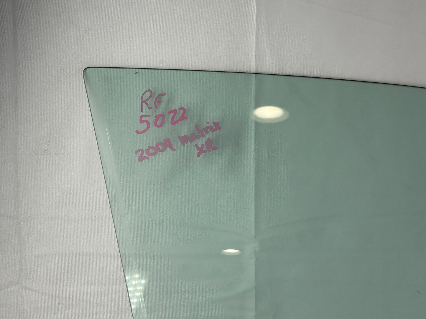 2003-2005 Toyota Matrix Front Passenger Side Door Window Glass OEM 68101-02170