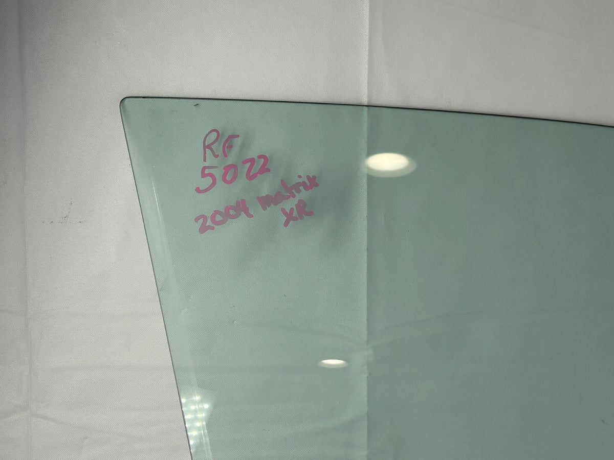 2003-2005 Toyota Matrix Front Passenger Side Door Window Glass OEM 68101-02170