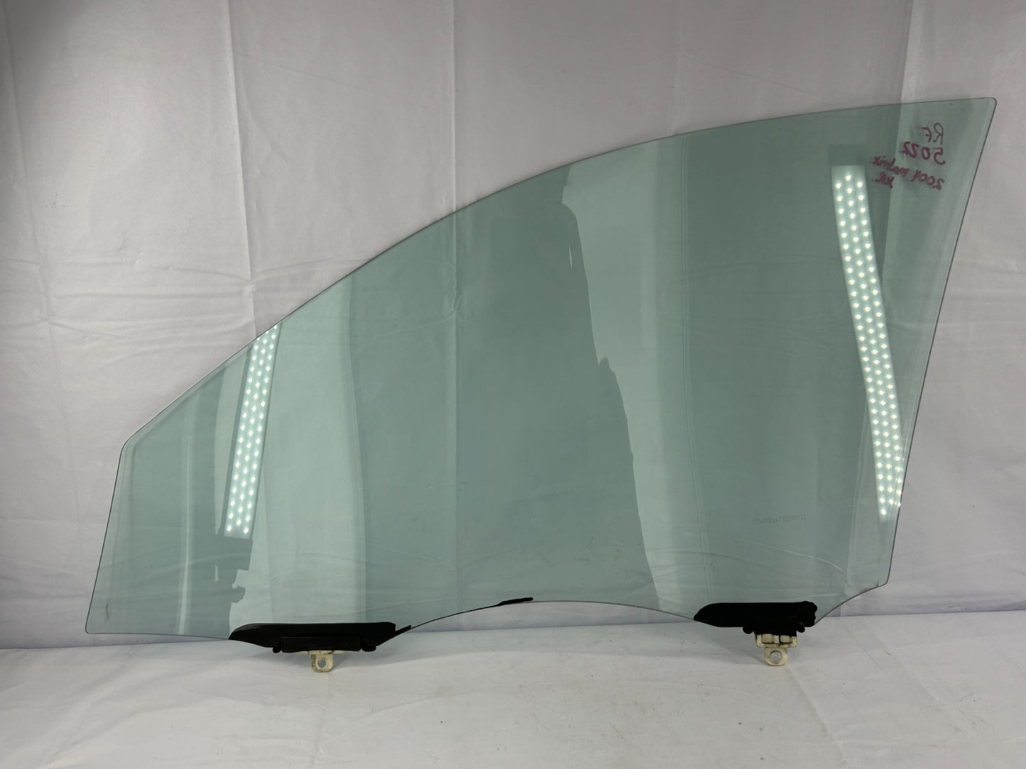 2003-2005 Toyota Matrix Front Passenger Side Door Window Glass OEM 68101-02170