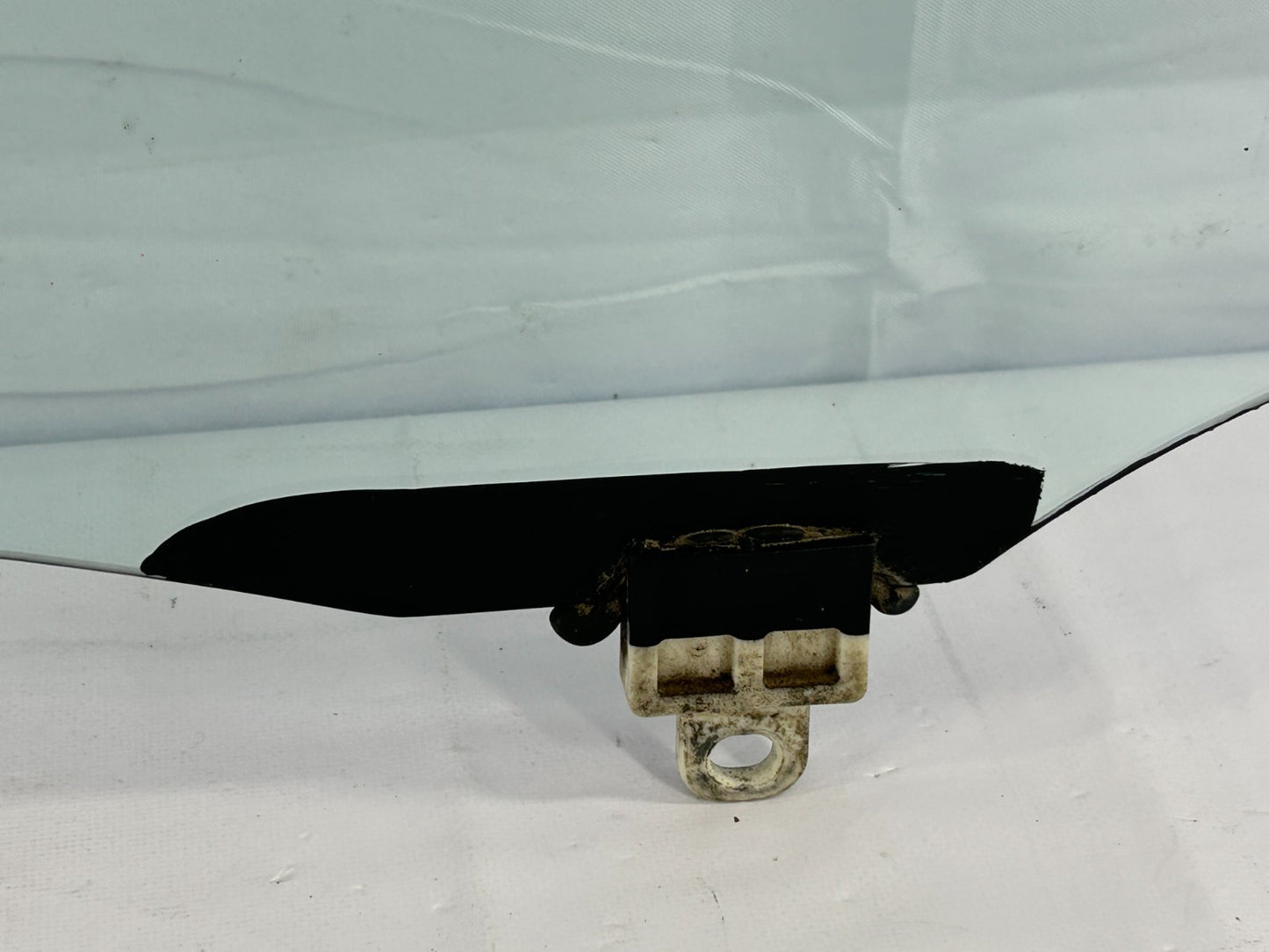 2003-2005 Toyota Matrix Front Left Driver Side Door Window Glass OEM 68102-02170