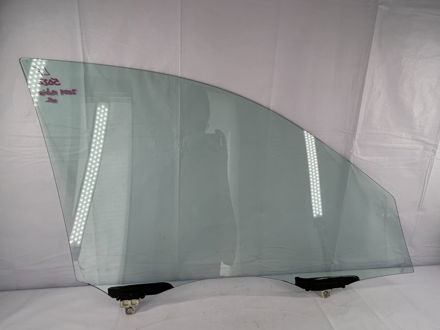 2003-2005 Toyota Matrix Front Left Driver Side Door Window Glass OEM 68102-02170
