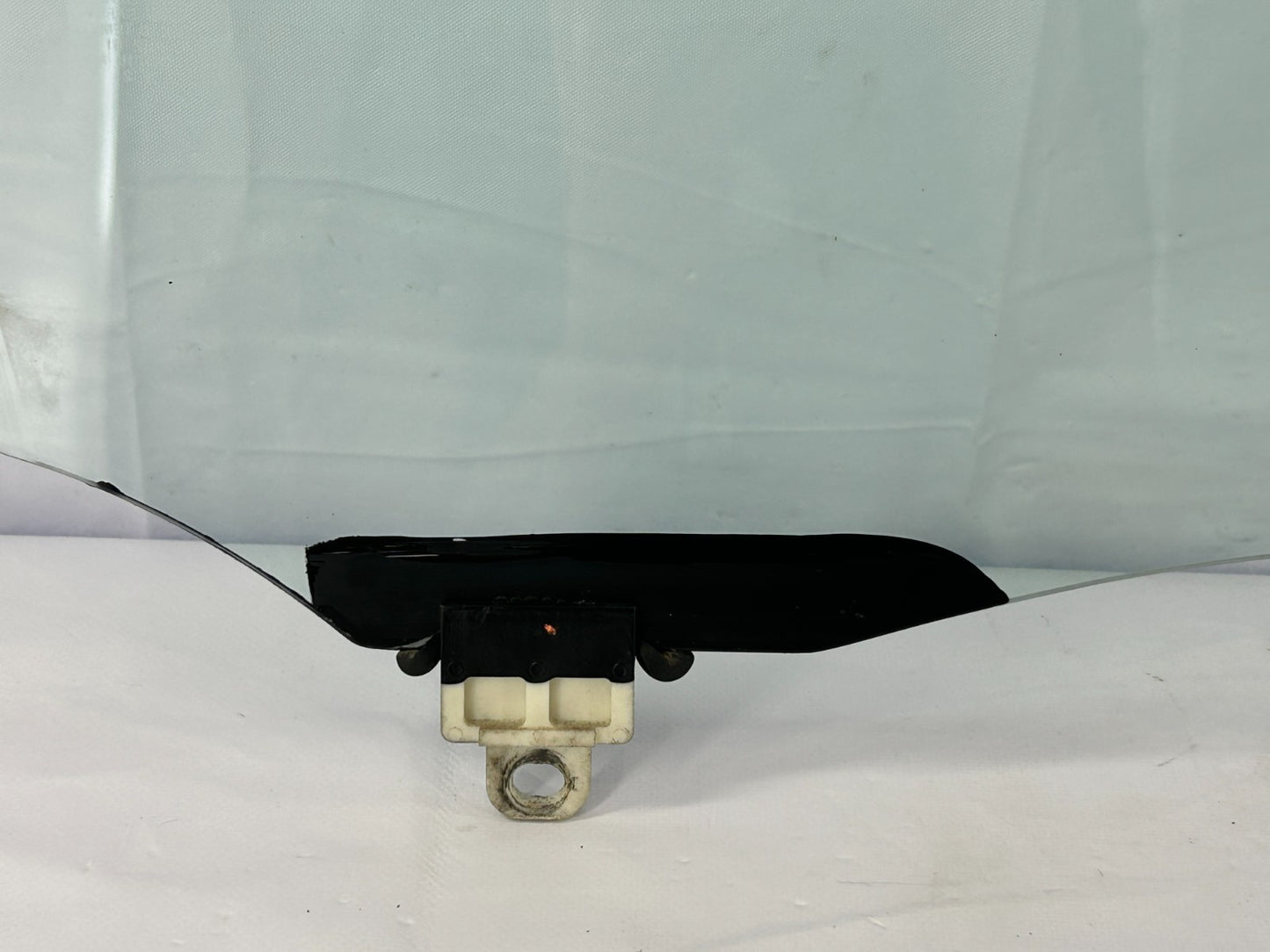2003-2005 Toyota Matrix Front Left Driver Side Door Window Glass OEM 68102-02170