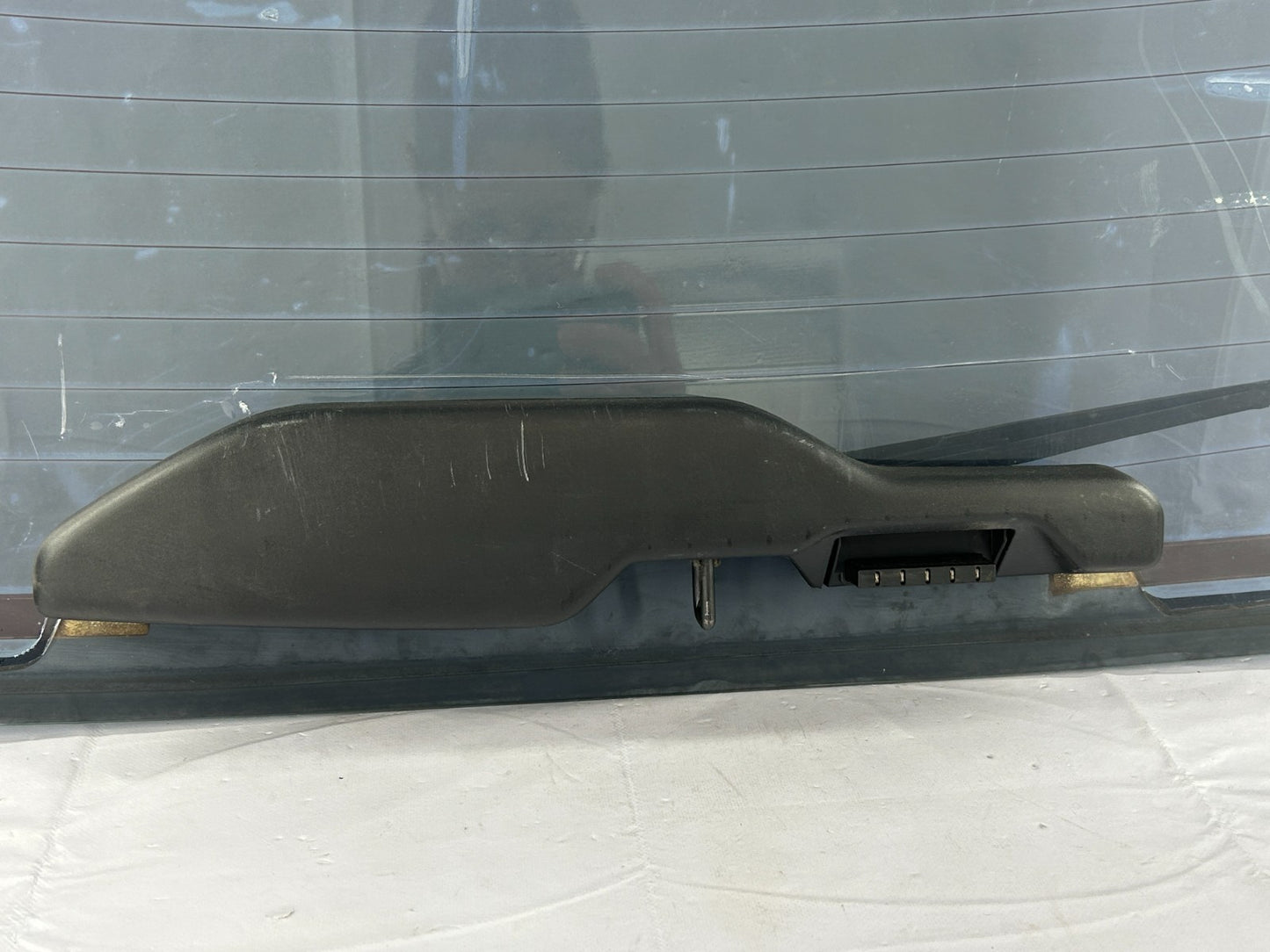 2003-2005 Toyota Matrix Rear Window Heated Door Glass With Wiper OEM 68105-02050