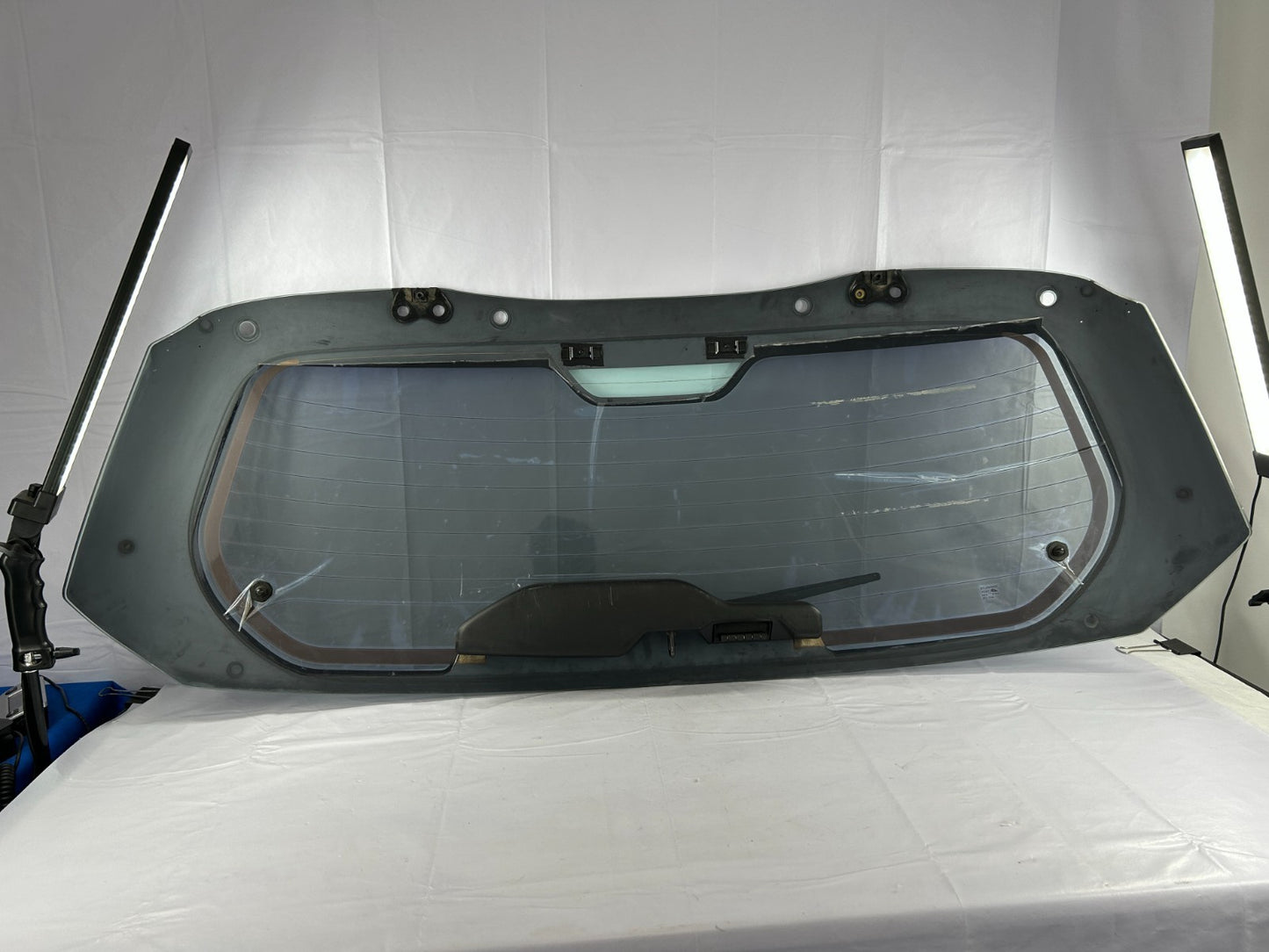 2003-2005 Toyota Matrix Rear Window Heated Door Glass With Wiper OEM 68105-02050