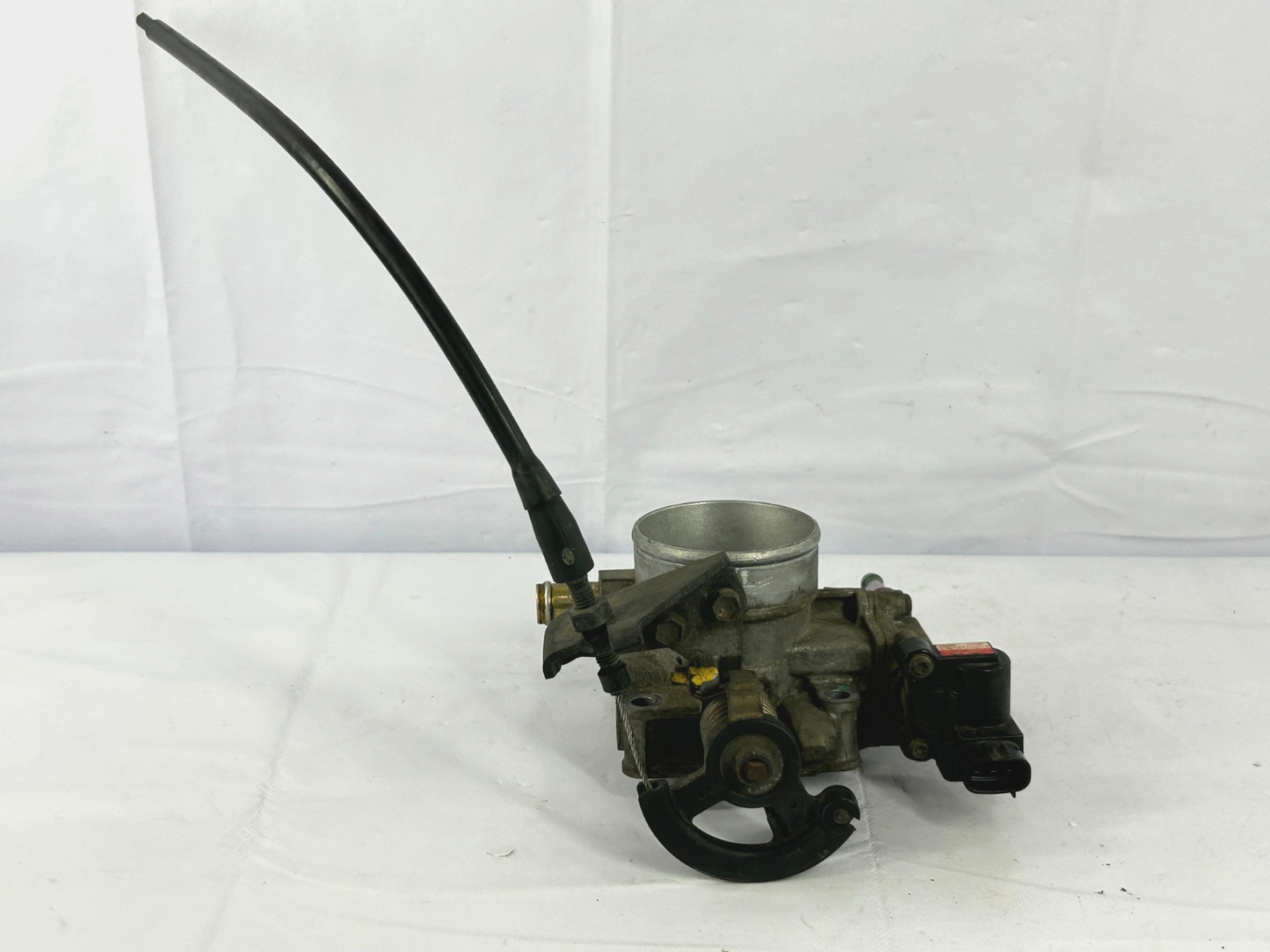2003-2005 Toyota Matrix 1.8L Throttle Body Valve Assembly OEM 22210-22170