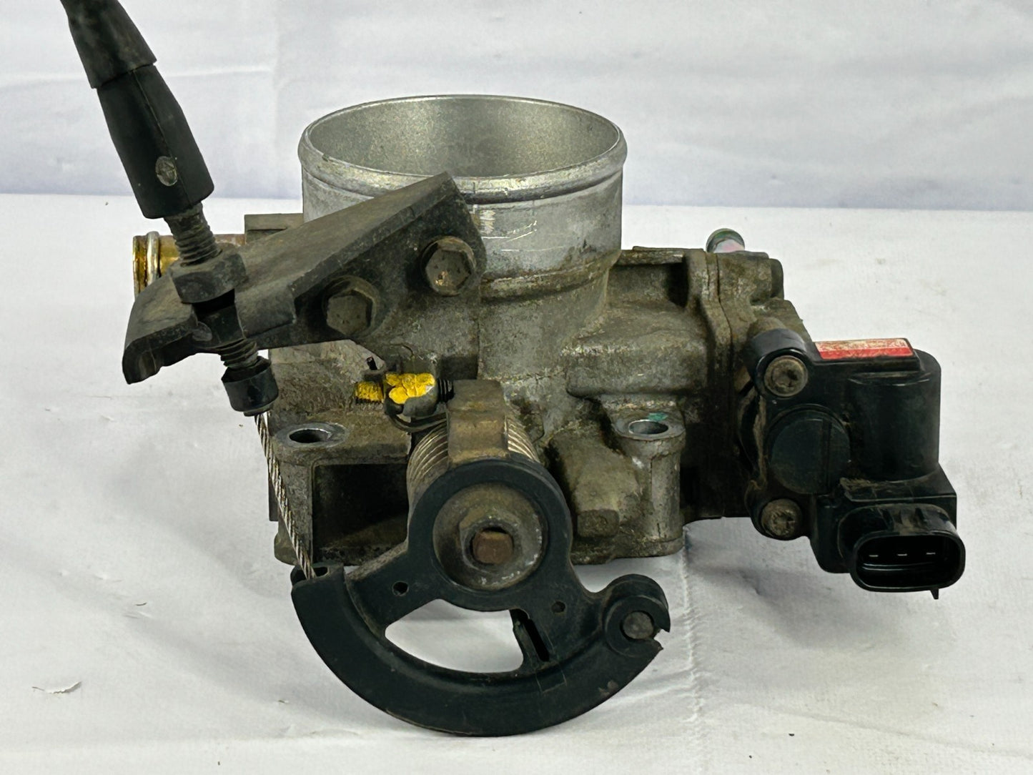 2003-2005 Toyota Matrix 1.8L Throttle Body Valve Assembly OEM 22210-22170