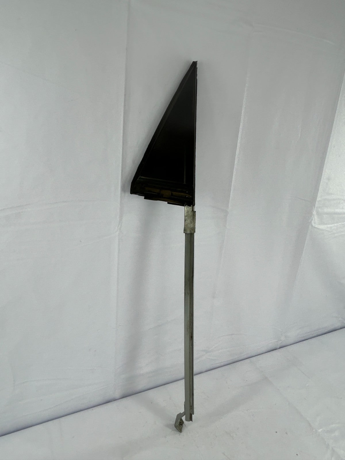 2003-2008 Toyota Matrix Rear Right Side Door Division Bar Seal OEM 67487-01030