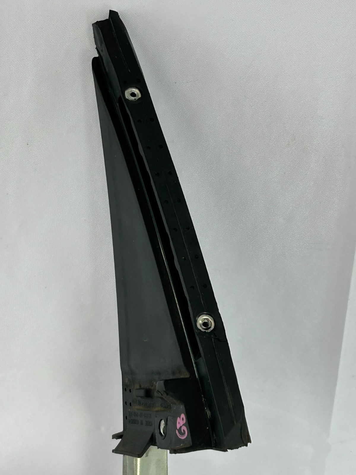 2003-2008 Toyota Matrix Rear Right Side Door Division Bar Seal OEM 67487-01030
