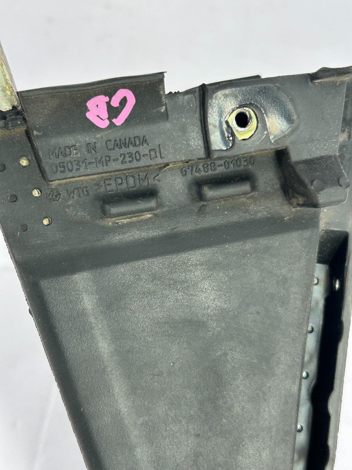 2003-2008 Toyota Matrix Rear Left Side Door Division Bar Seal OEM 67488-01030
