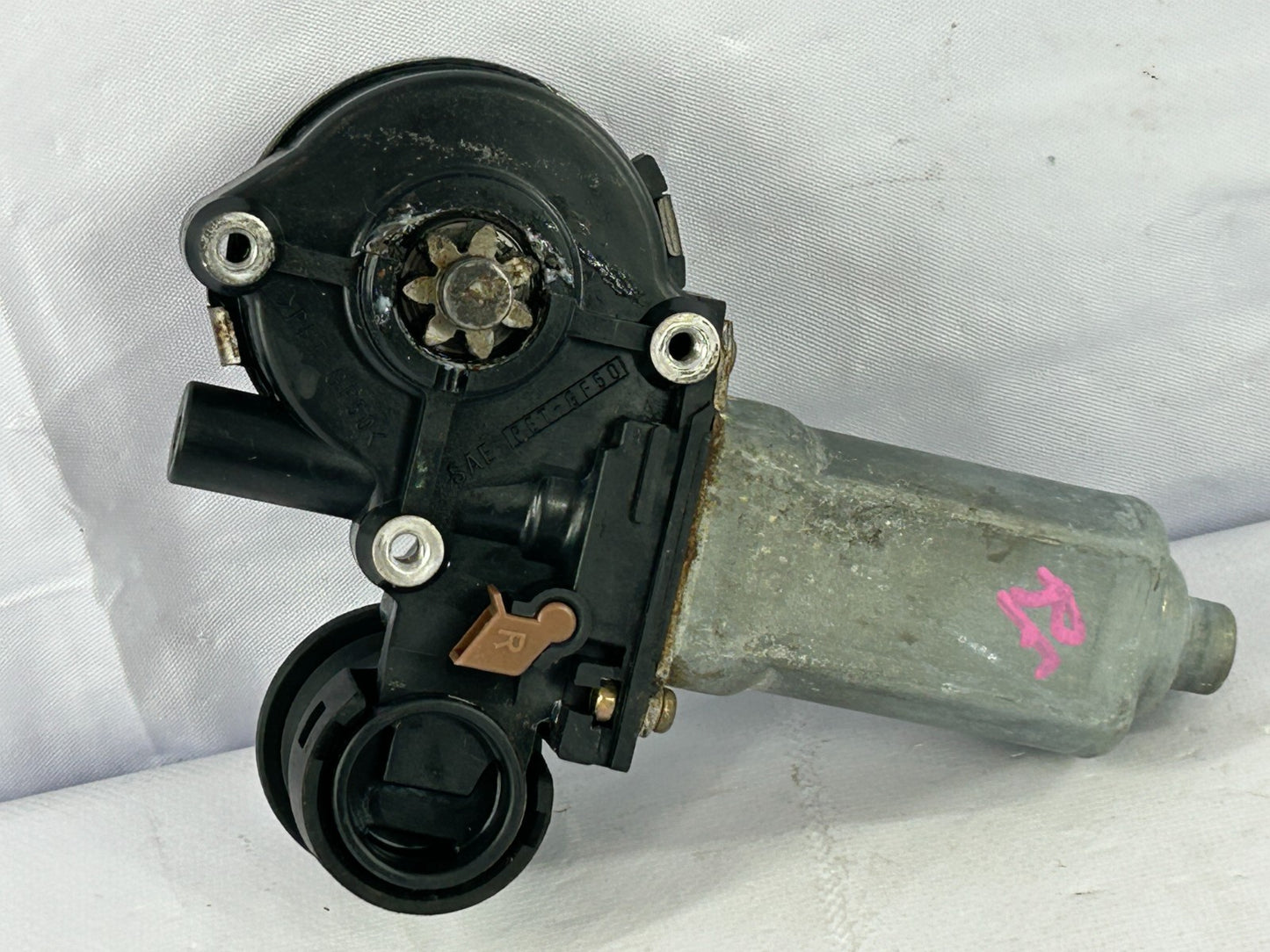 2003-2008 Toyota Matrix Corolla Front Right Power Window Motor OEM 85710-AA050