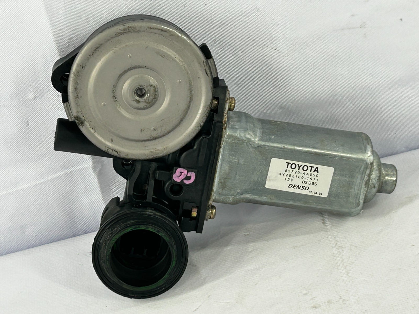 2003-2008 Toyota Matrix Corolla Front Left Power Window Motor OEM 85720-AA050